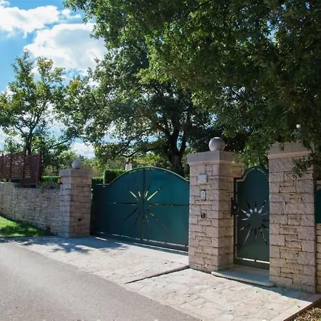 Mit Garten Und Pool Sowie Herrlicher Aussicht By Interhome * Kringa