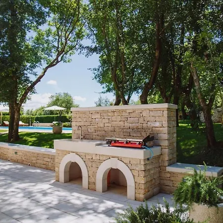 Mit Garten Und Pool Sowie Herrlicher Aussicht By Interhome