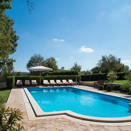 Mit Garten Und Pool Sowie Herrlicher Aussicht By Interhome