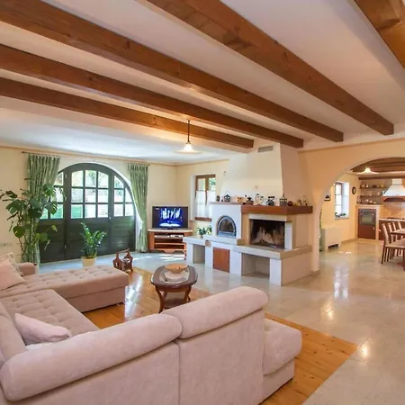 Mit Garten Und Pool Sowie Herrlicher Aussicht By Interhome *