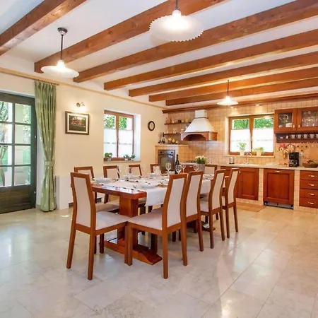 Prázdninový dům Mit Garten Und Pool Sowie Herrlicher Aussicht By Interhome *
